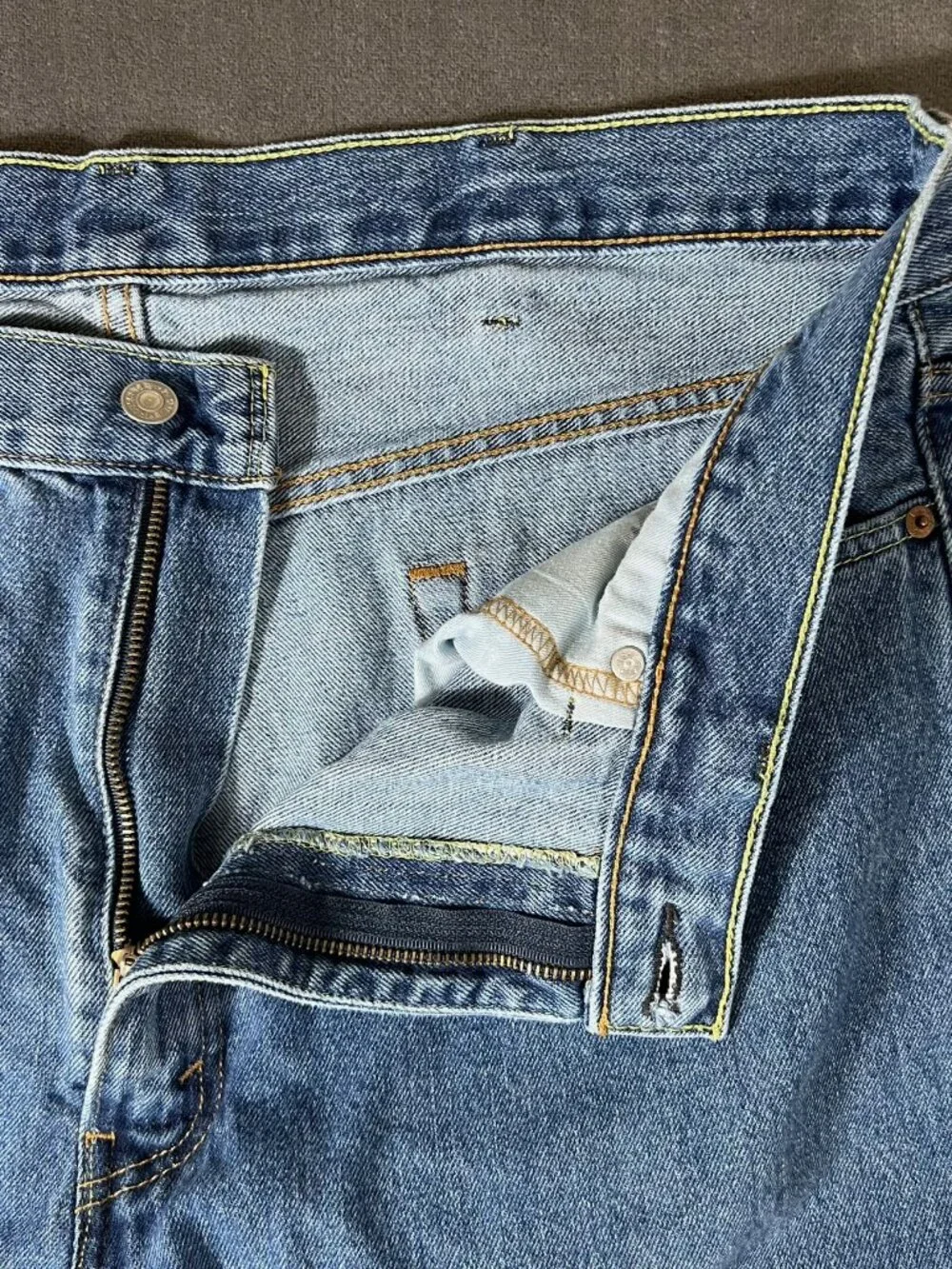 Share Levis 550 Jeans Mens 40x32 Blue Medium Wash Denim Relaxed Fit Tapered Leg